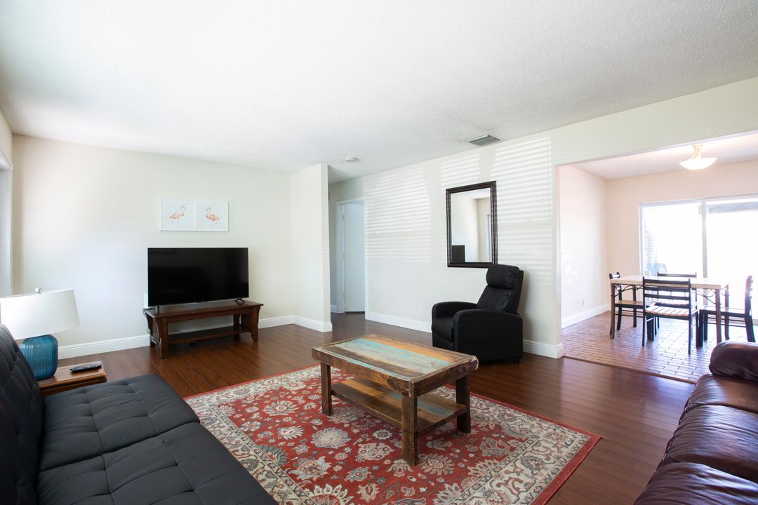 En Venta: $699,000 (3 camas, 2 baños, 1274 Pies cuadrados)