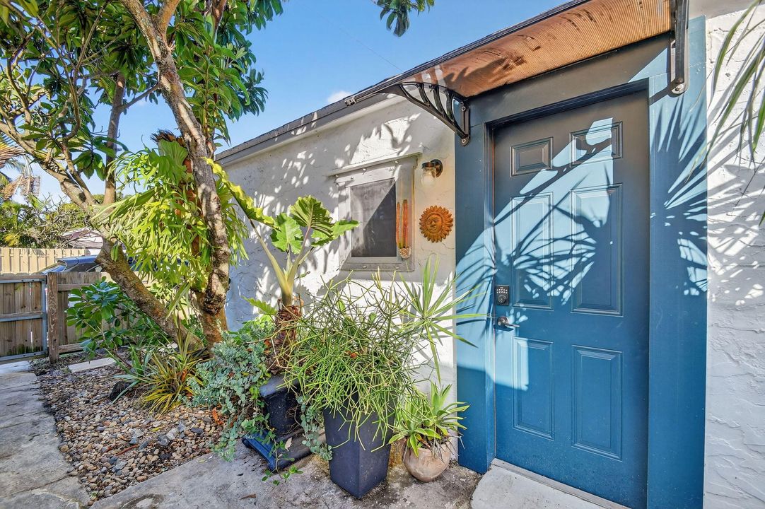 For Rent: $2,500 (1 beds, 1 baths, 252 Square Feet)