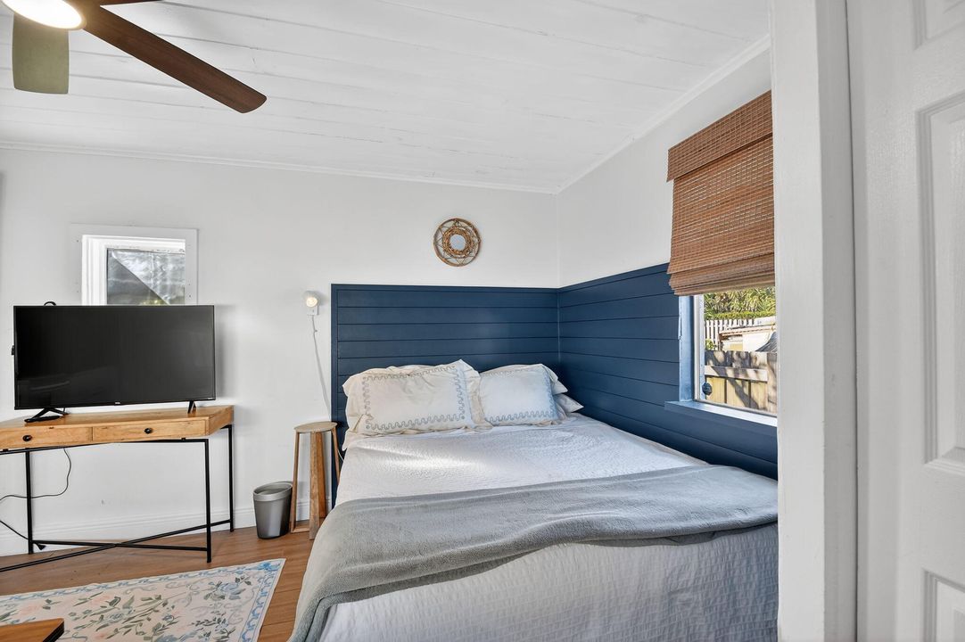 For Rent: $2,500 (1 beds, 1 baths, 252 Square Feet)