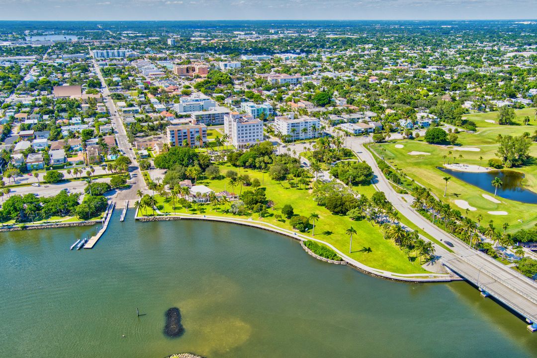 For Rent: $2,500 (1 beds, 1 baths, 252 Square Feet)