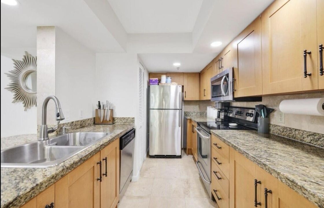 出租: $3,350 (3 贝兹, 3 浴室, 1438 平方英尺)