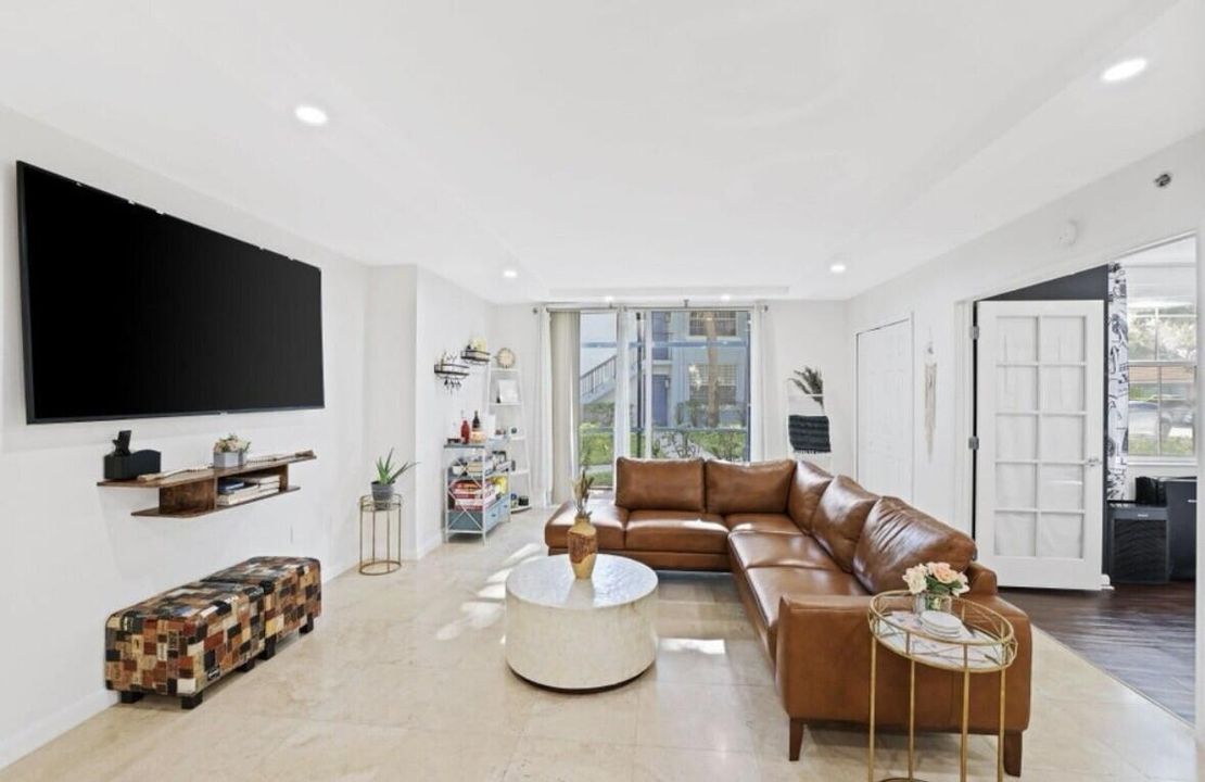 出租: $3,350 (3 贝兹, 3 浴室, 1438 平方英尺)