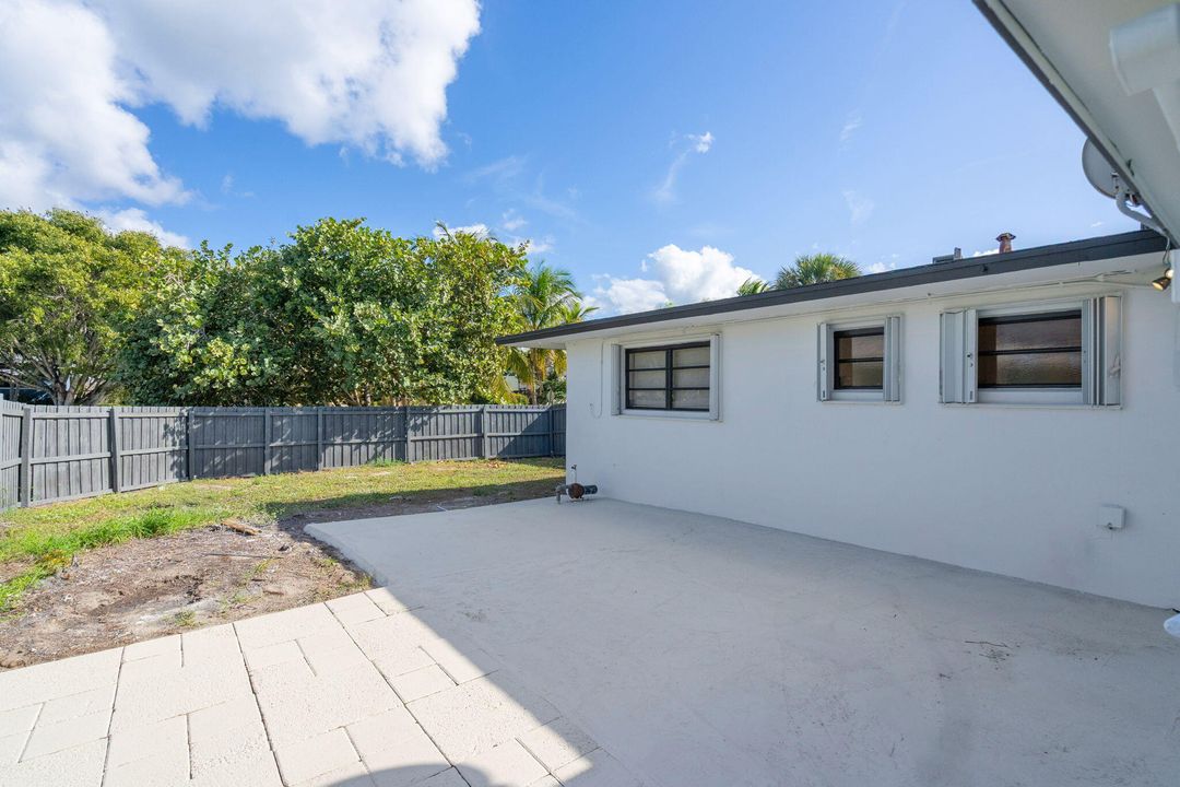 For Sale: $529,900 (3 beds, 2 baths, 1400 Square Feet)