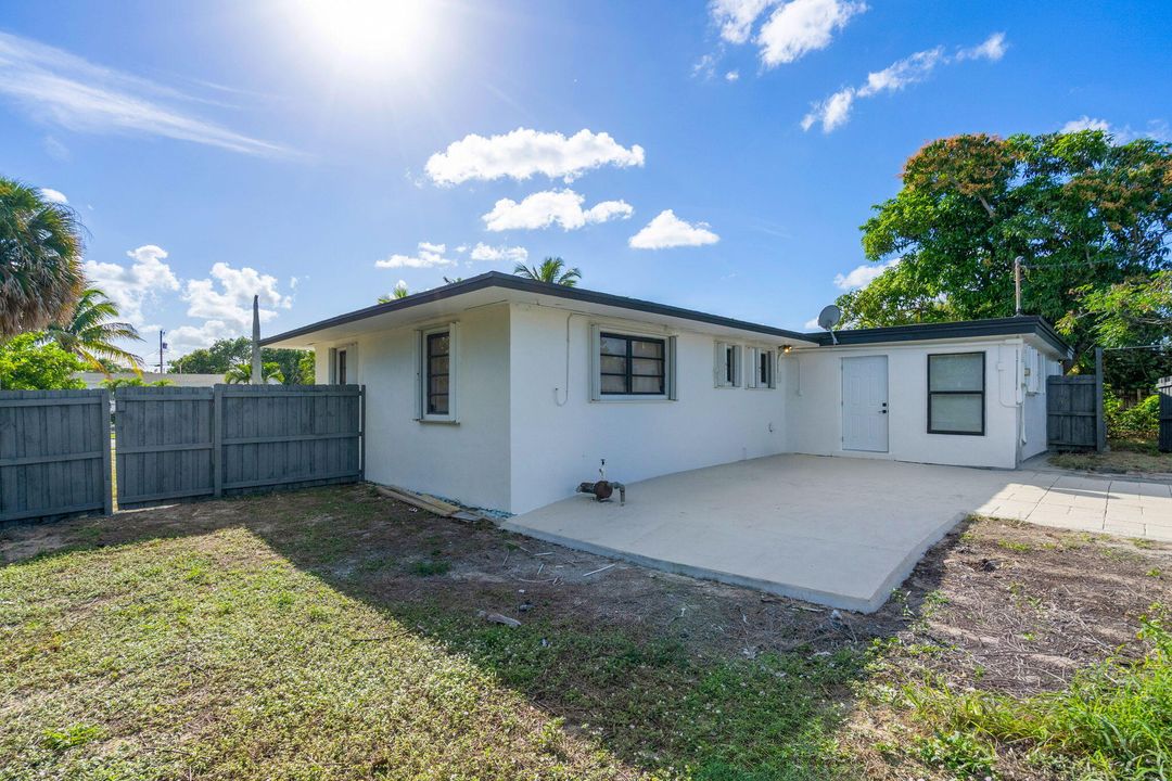 For Sale: $529,900 (3 beds, 2 baths, 1400 Square Feet)