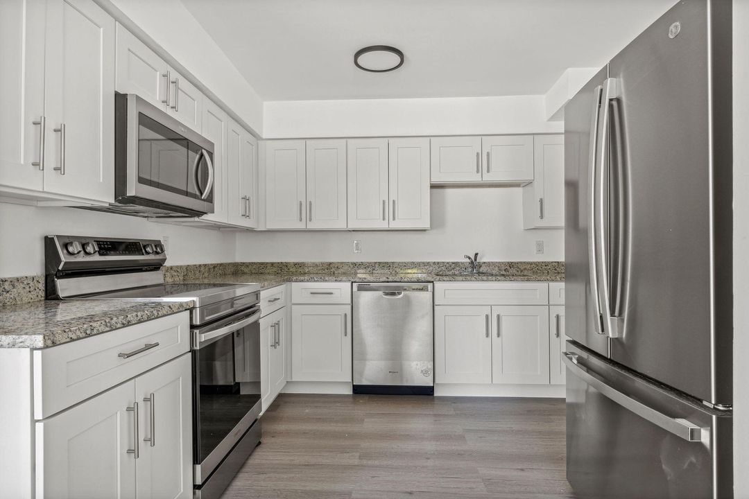 For Rent: $3,200 (4 beds, 2 baths, 1175 Square Feet)