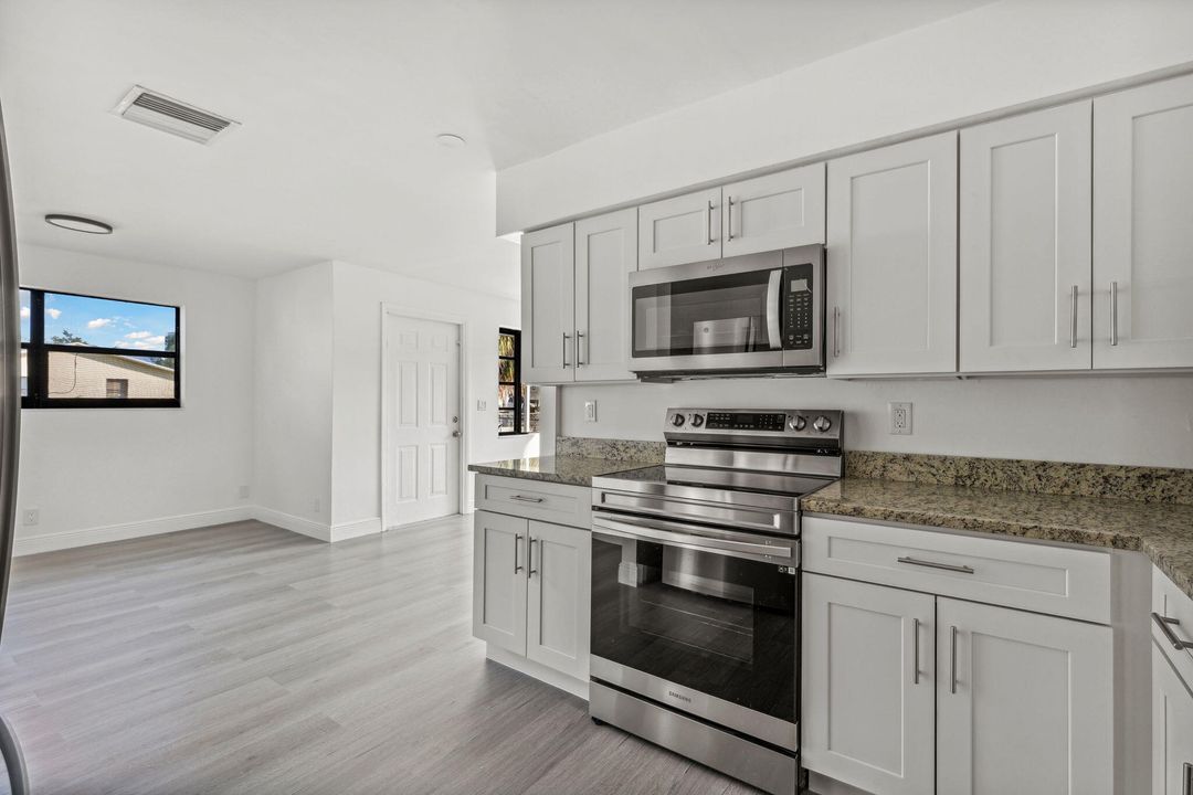 For Rent: $3,200 (4 beds, 2 baths, 1175 Square Feet)