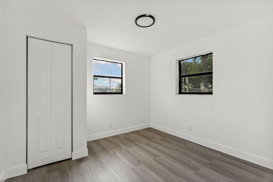 For Rent: $3,200 (4 beds, 2 baths, 1175 Square Feet)