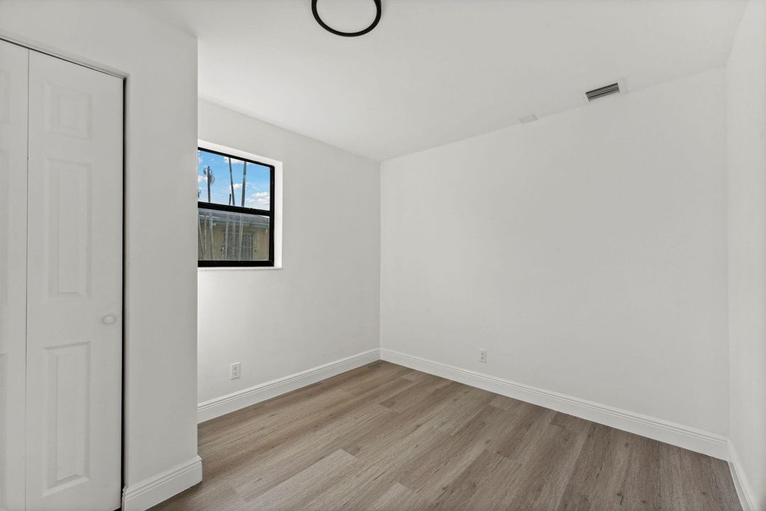 For Rent: $3,200 (4 beds, 2 baths, 1175 Square Feet)