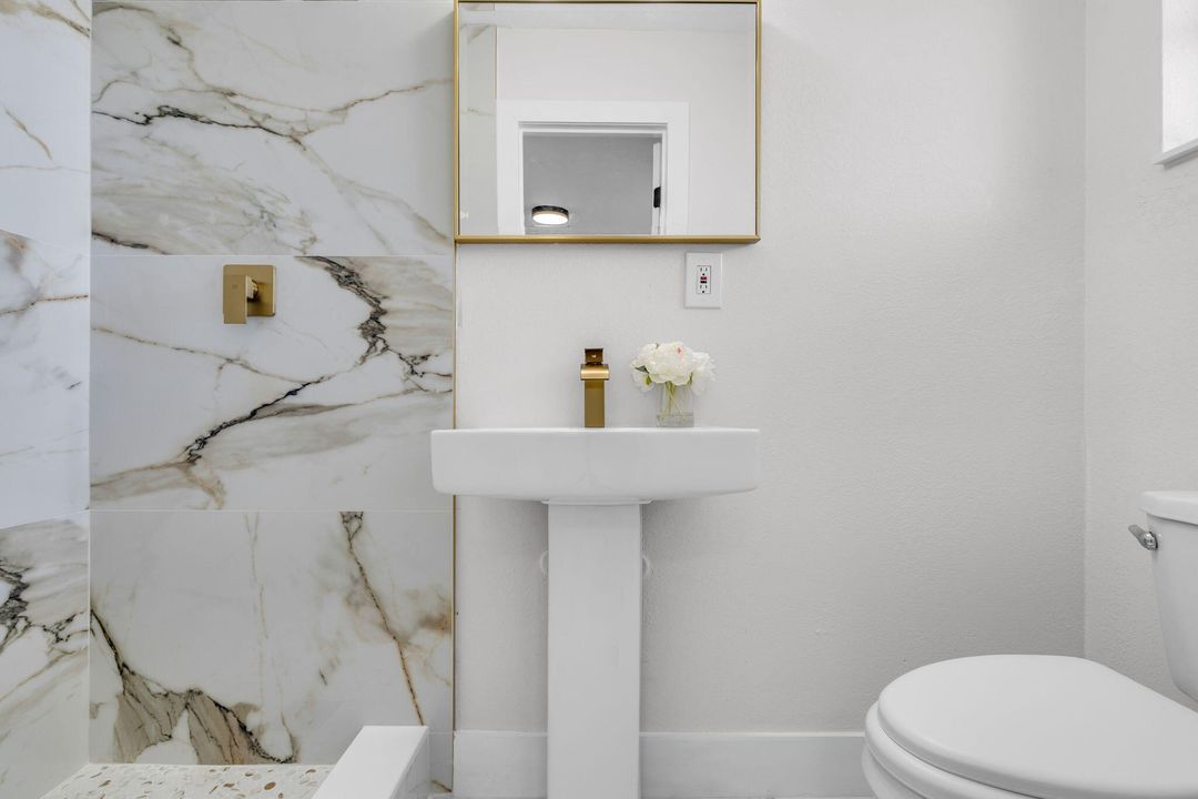 For Sale: $529,900 (3 beds, 2 baths, 1400 Square Feet)