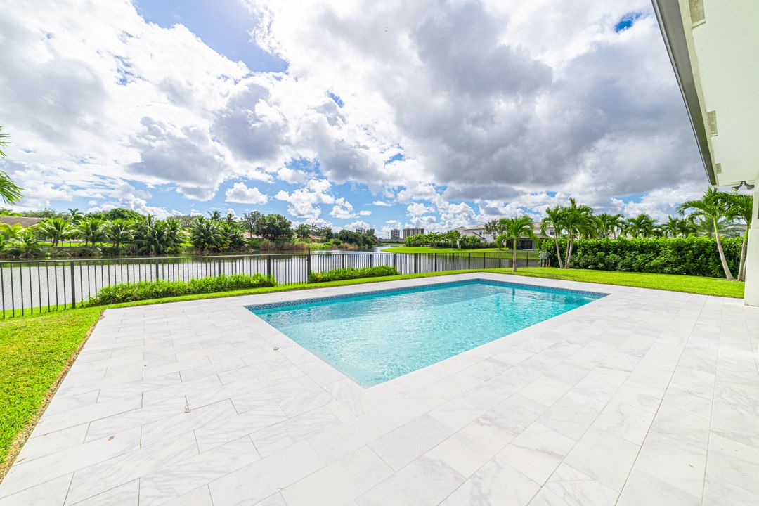 For Rent: $14,000 (4 beds, 3 baths, 3260 Square Feet)