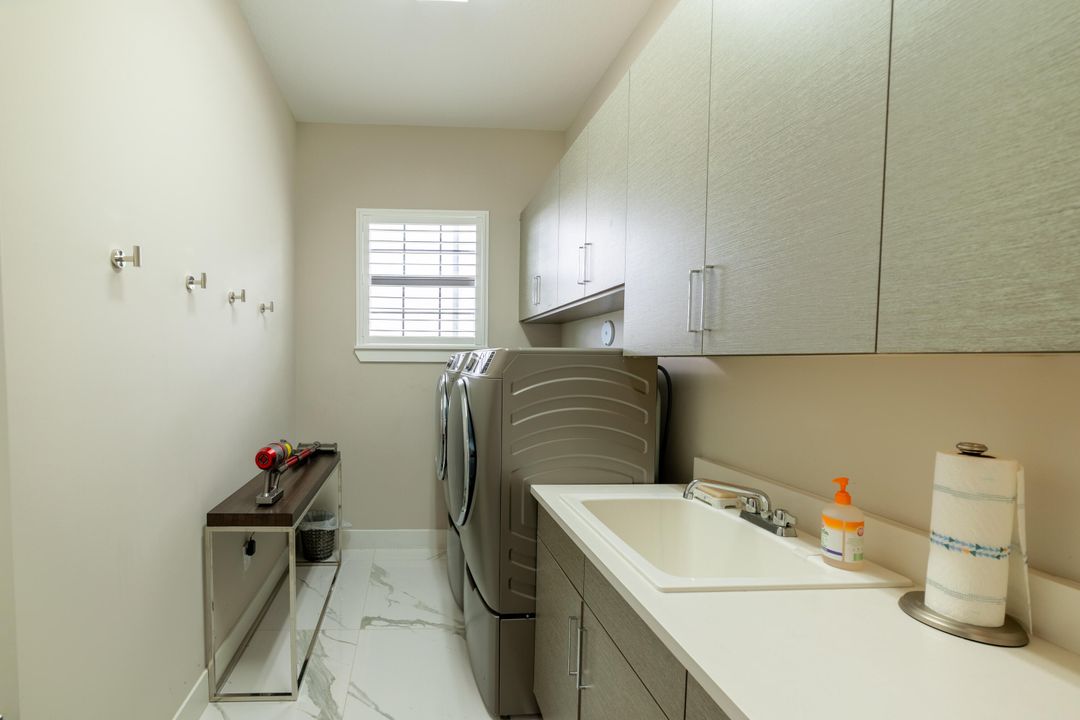 For Rent: $14,000 (4 beds, 3 baths, 3260 Square Feet)