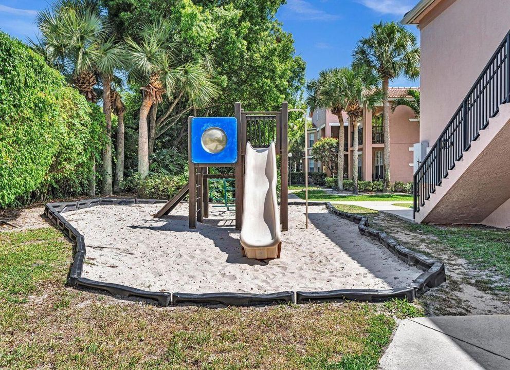 For Rent: $3,550 (3 beds, 2 baths, 1636 Square Feet)