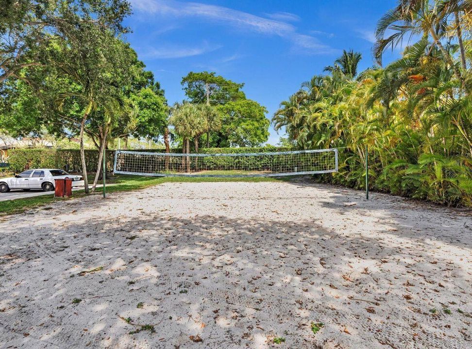 For Rent: $3,550 (3 beds, 2 baths, 1636 Square Feet)