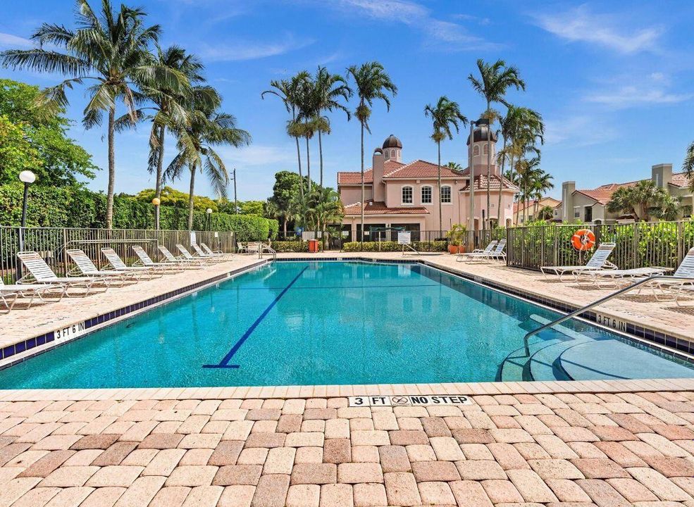 For Rent: $3,550 (3 beds, 2 baths, 1636 Square Feet)