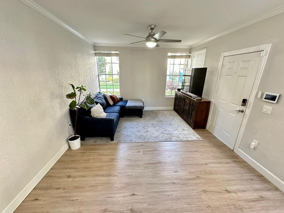 For Rent: $3,550 (3 beds, 2 baths, 1636 Square Feet)