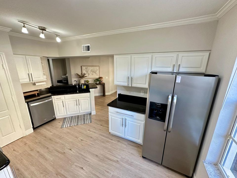 For Rent: $3,550 (3 beds, 2 baths, 1636 Square Feet)