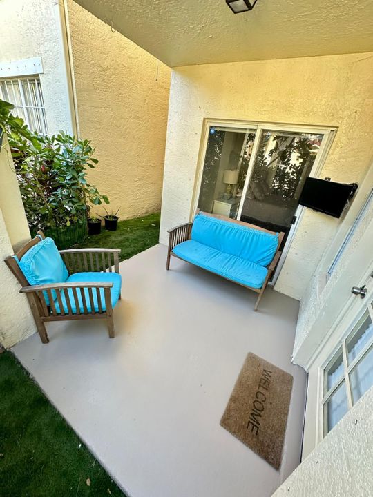 For Rent: $3,550 (3 beds, 2 baths, 1636 Square Feet)