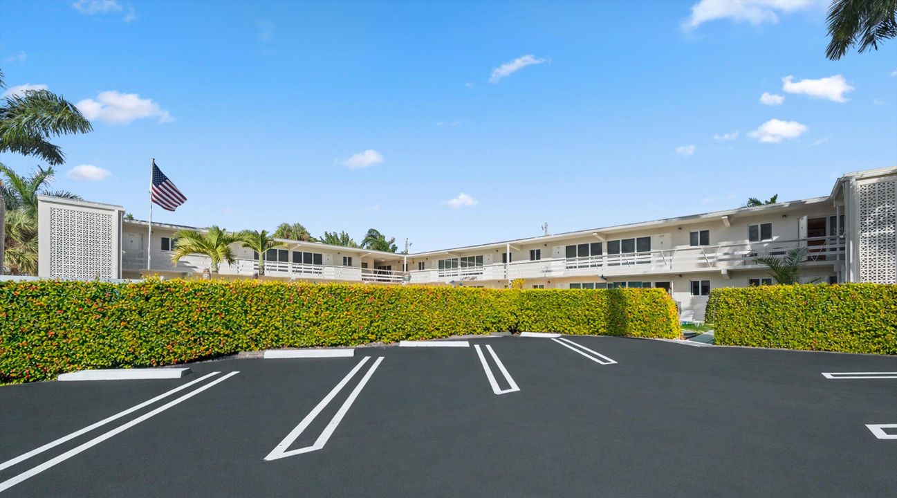 待售: $179,900 (1 贝兹, 1 浴室, 560 平方英尺)