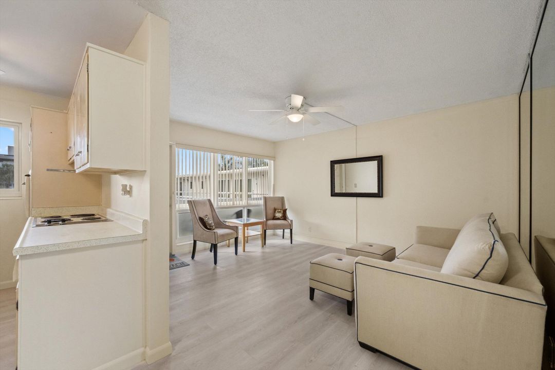 待售: $179,900 (1 贝兹, 1 浴室, 560 平方英尺)