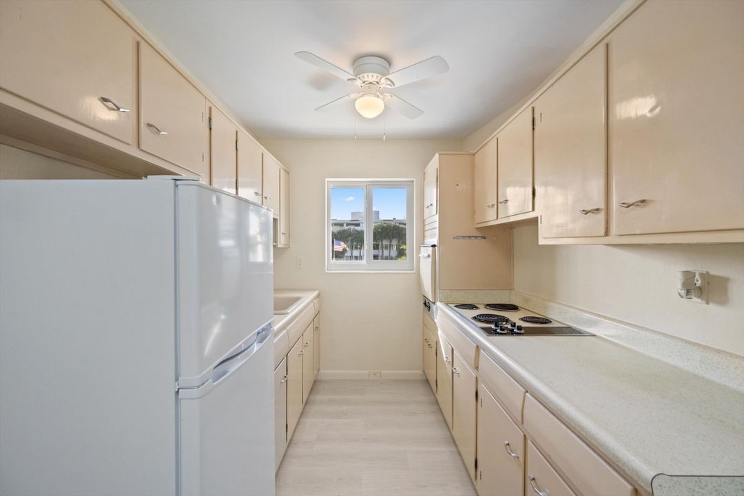 待售: $179,900 (1 贝兹, 1 浴室, 560 平方英尺)