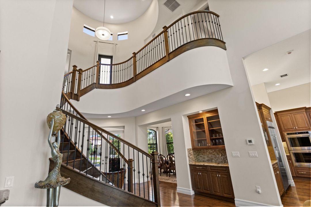 На продажу: $1,950,000 (4 спален, 5 ванн, 3932 Квадратных фут)