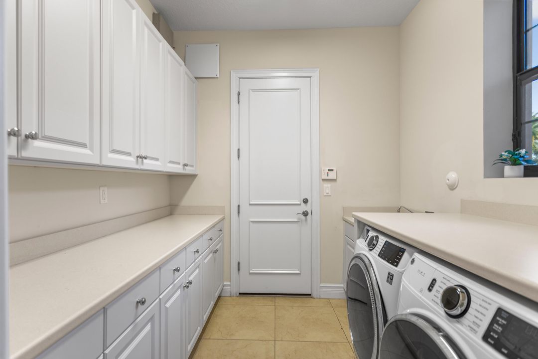 На продажу: $1,950,000 (4 спален, 5 ванн, 3932 Квадратных фут)