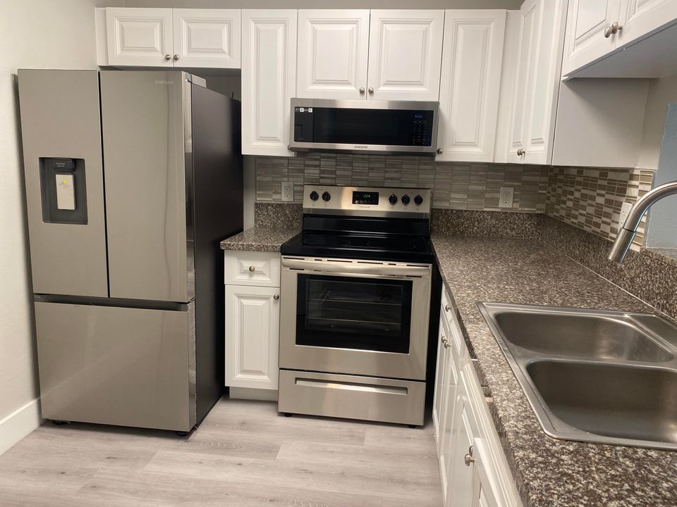 For Rent: $2,550 (3 beds, 2 baths, 1100 Square Feet)