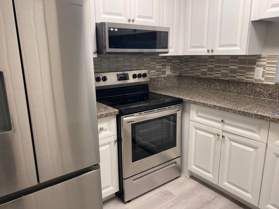 For Rent: $2,550 (3 beds, 2 baths, 1100 Square Feet)