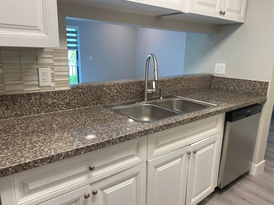 For Rent: $2,550 (3 beds, 2 baths, 1100 Square Feet)