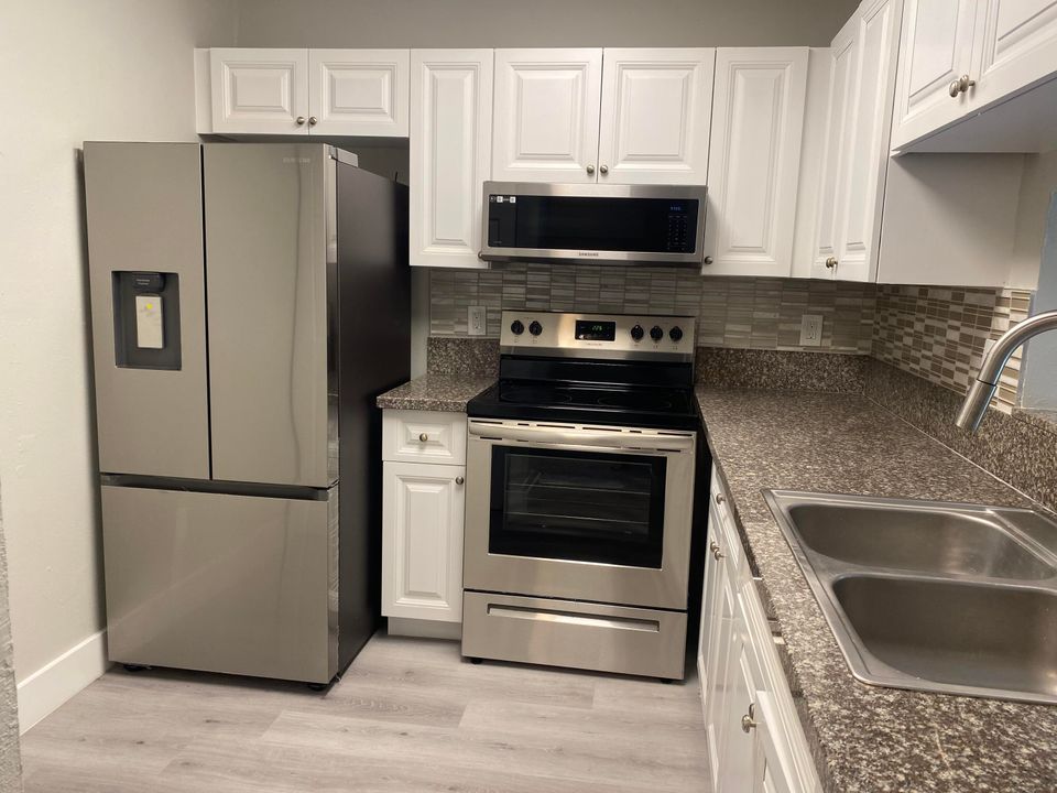 For Rent: $2,550 (3 beds, 2 baths, 1100 Square Feet)