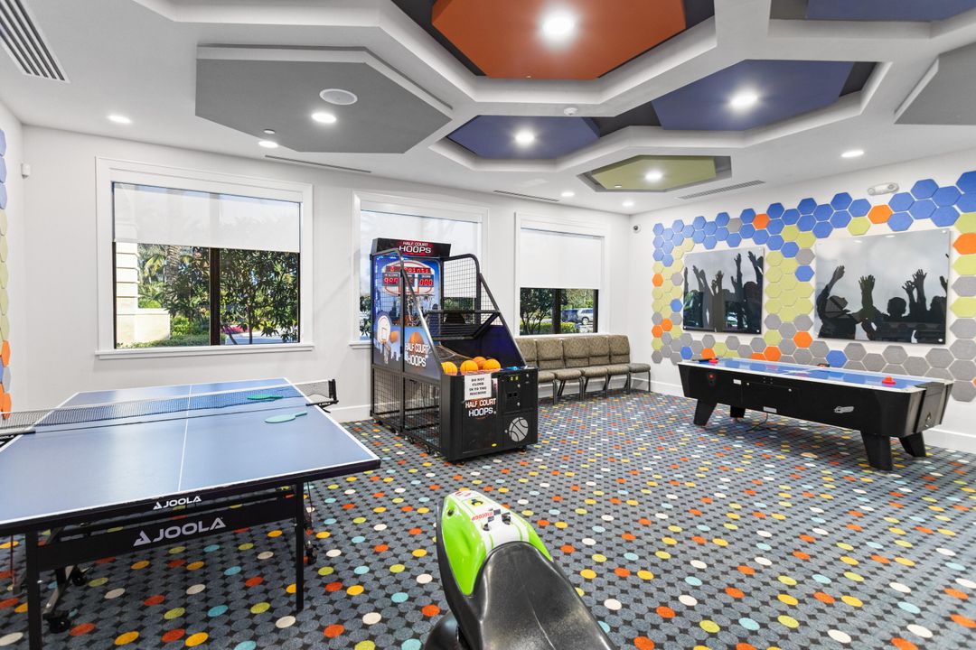 На продажу: $1,950,000 (4 спален, 5 ванн, 3932 Квадратных фут)