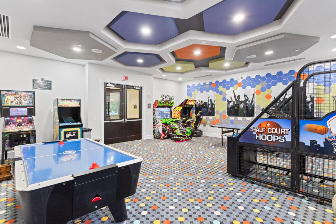 На продажу: $1,950,000 (4 спален, 5 ванн, 3932 Квадратных фут)