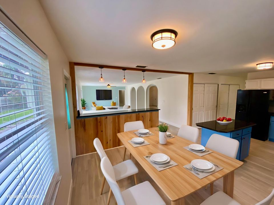 待售: $678,990 (4 贝兹, 2 浴室, 2342 平方英尺)