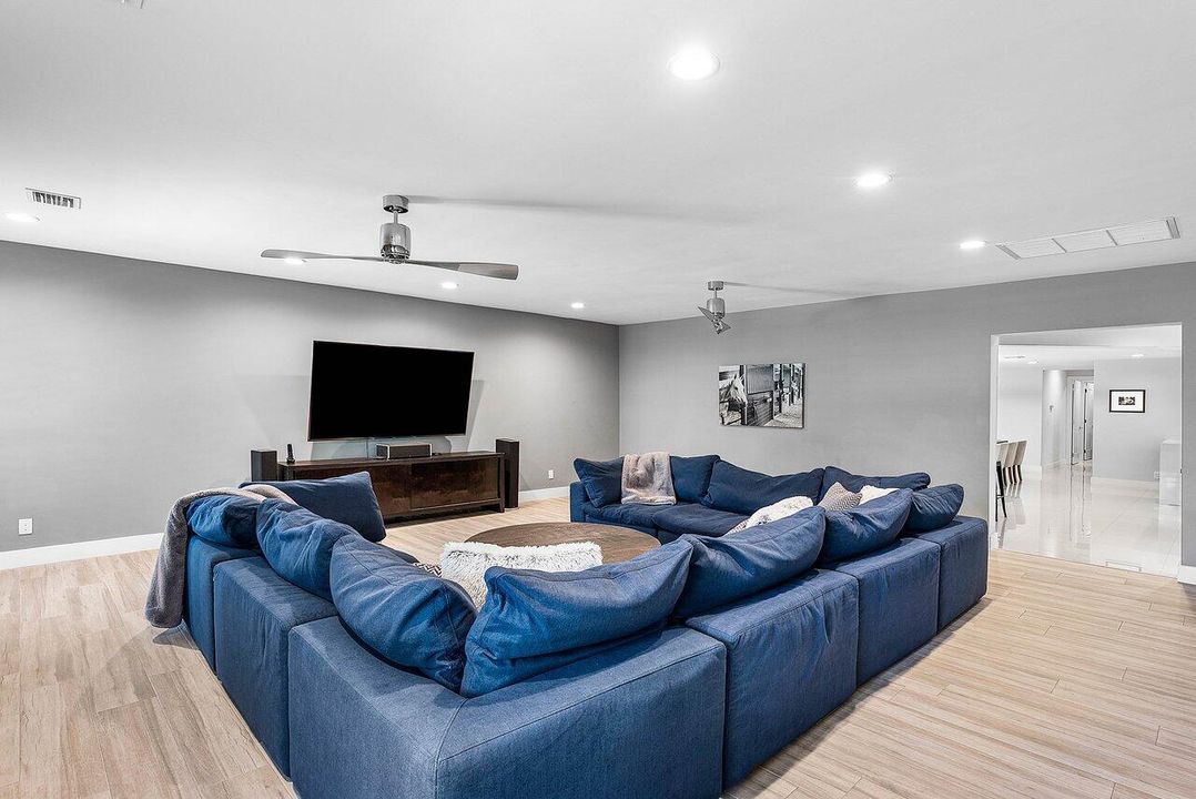 В аренду: $45,000 (7 спален, 6 ванн, 7052 Квадратных фут)