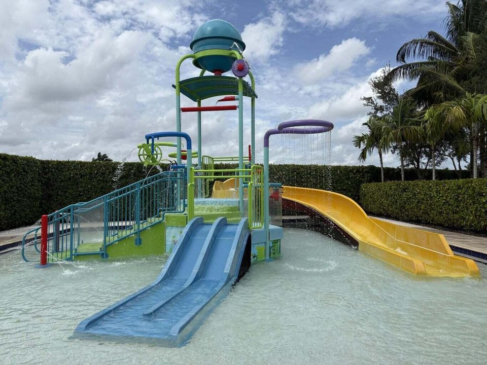 На продажу: $1,950,000 (4 спален, 5 ванн, 3932 Квадратных фут)