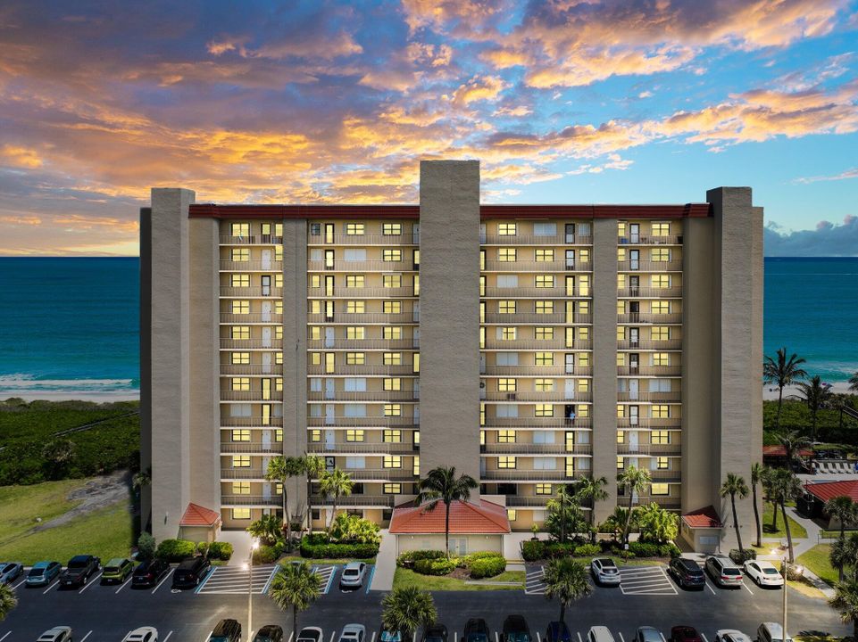 待售: $399,900 (2 贝兹, 2 浴室, 1053 平方英尺)