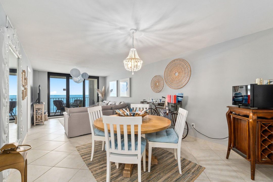 待售: $399,900 (2 贝兹, 2 浴室, 1053 平方英尺)