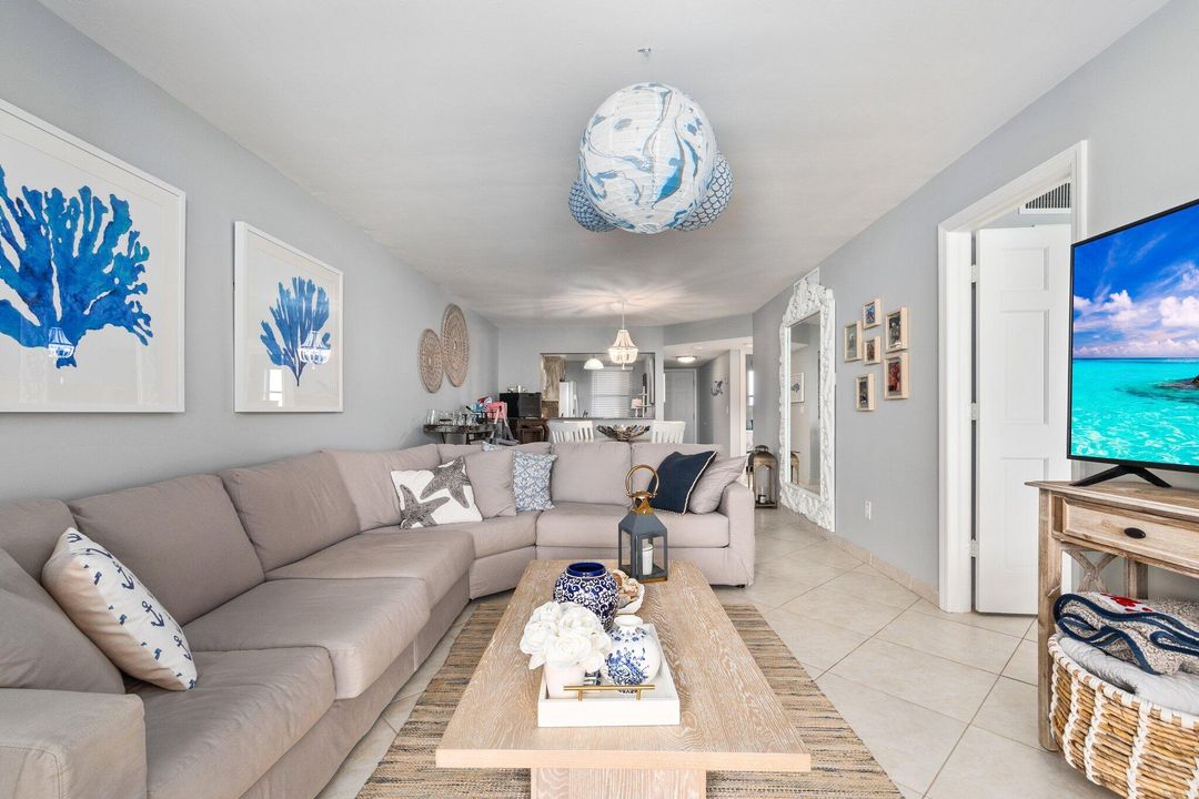 待售: $399,900 (2 贝兹, 2 浴室, 1053 平方英尺)