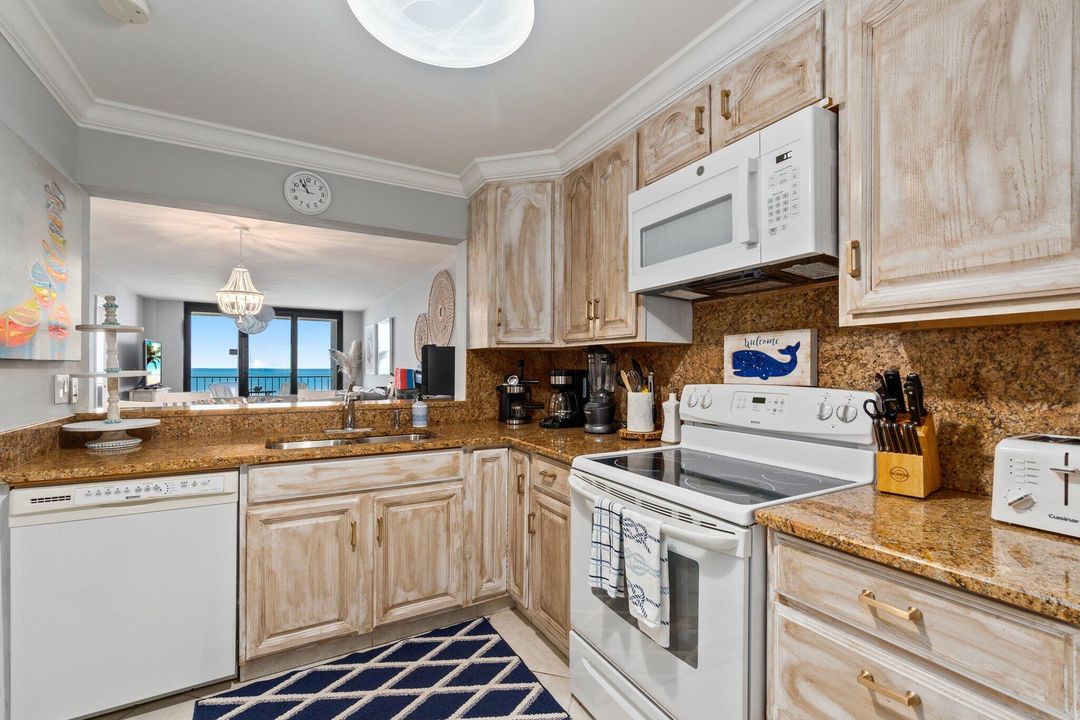 待售: $399,900 (2 贝兹, 2 浴室, 1053 平方英尺)