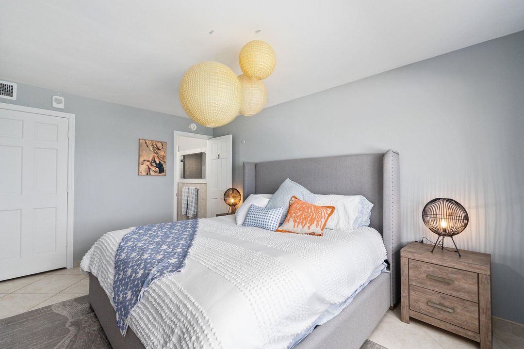 待售: $399,900 (2 贝兹, 2 浴室, 1053 平方英尺)