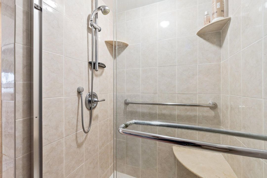 待售: $399,900 (2 贝兹, 2 浴室, 1053 平方英尺)