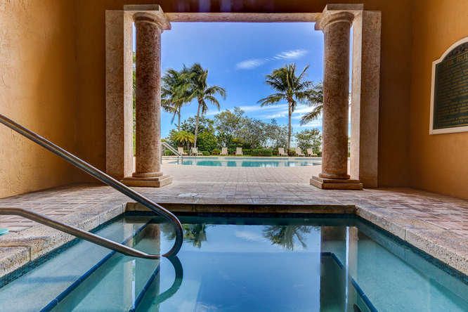 待售: $330,000 (2 贝兹, 2 浴室, 972 平方英尺)