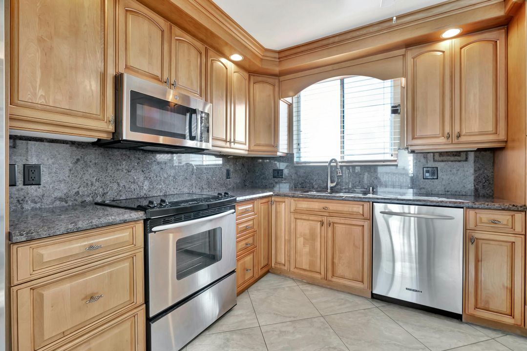 待售: $729,000 (2 贝兹, 2 浴室, 1270 平方英尺)