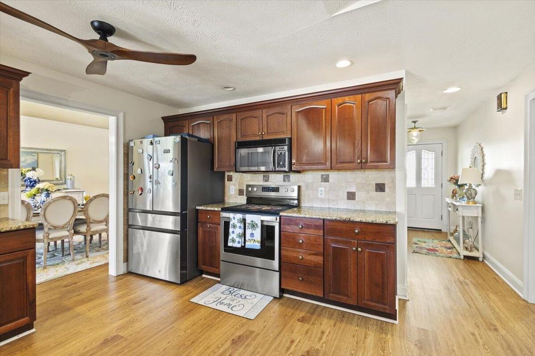 待售: $439,888 (3 贝兹, 2 浴室, 1984 平方英尺)