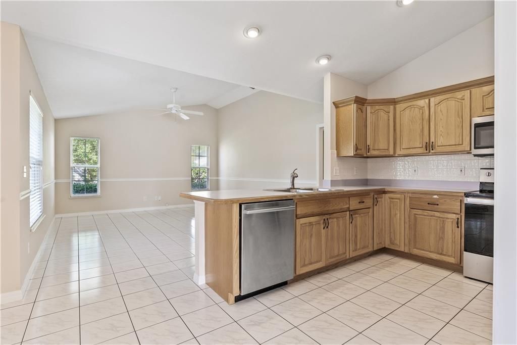 En Venta: $425,000 (3 camas, 2 baños, 1862 Pies cuadrados)