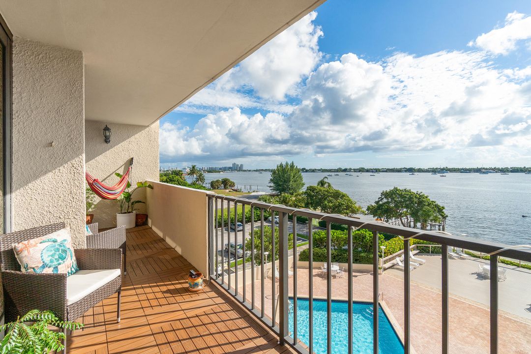 For Rent: $2,800 (2 beds, 2 baths, 1170 Square Feet)