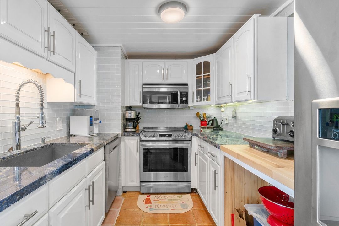 For Rent: $2,800 (2 beds, 2 baths, 1170 Square Feet)