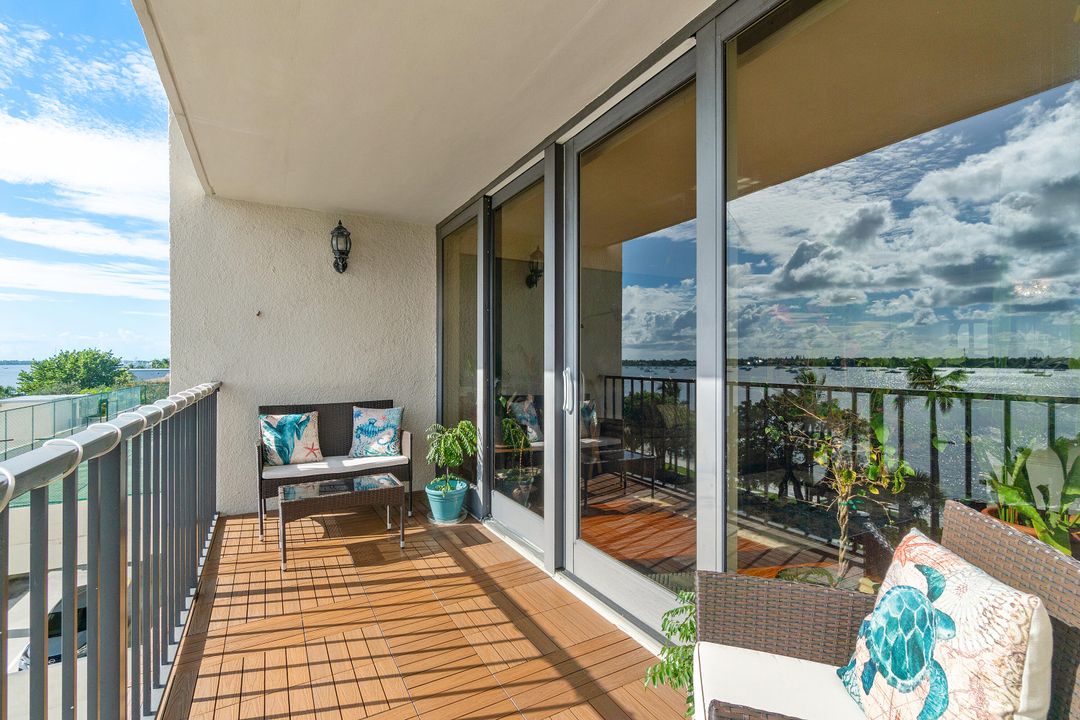 For Rent: $2,800 (2 beds, 2 baths, 1170 Square Feet)