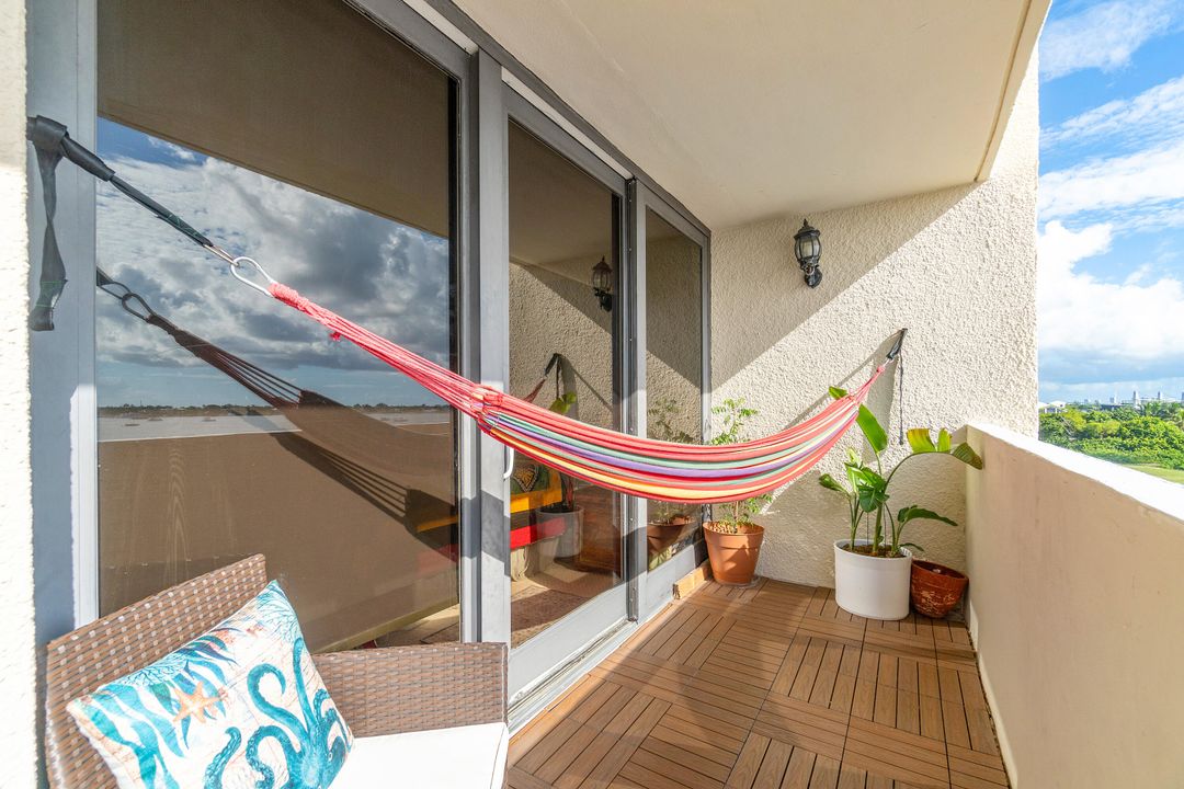 For Rent: $2,800 (2 beds, 2 baths, 1170 Square Feet)