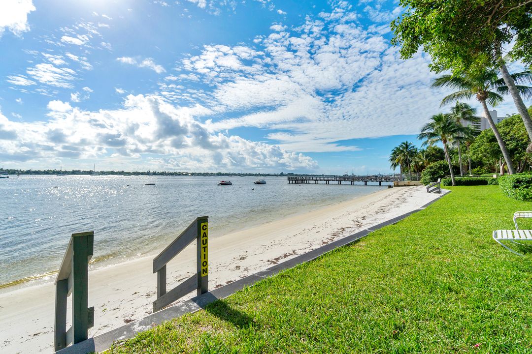 For Rent: $2,800 (2 beds, 2 baths, 1170 Square Feet)